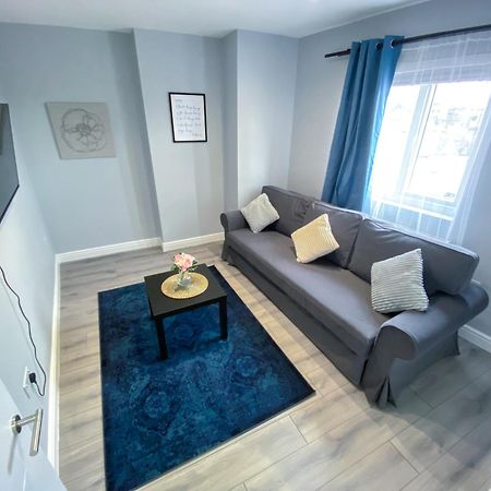 Large 1-Bedroom Flat, 5 Guest, London - F4 Екстериор снимка
