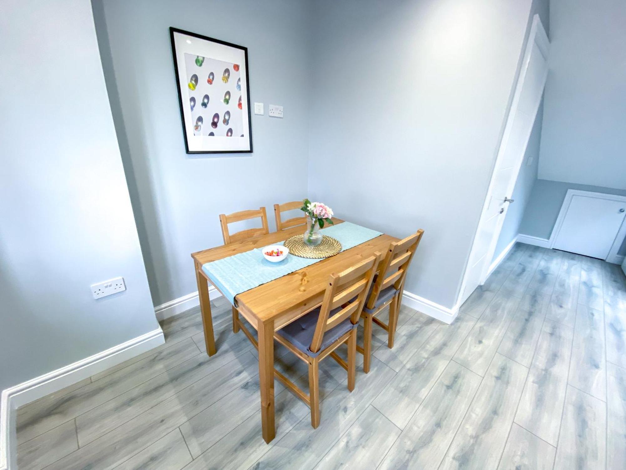 Large 1-Bedroom Flat, 5 Guest, London - F4 Екстериор снимка
