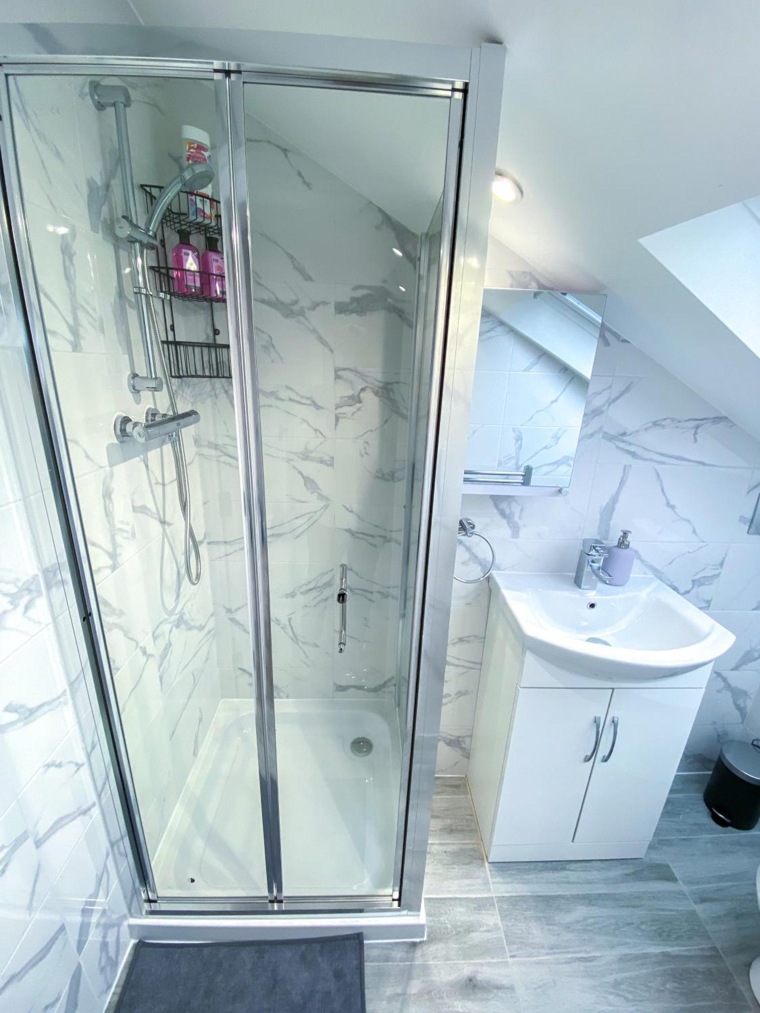 Large 1-Bedroom Flat, 5 Guest, London - F4 Екстериор снимка
