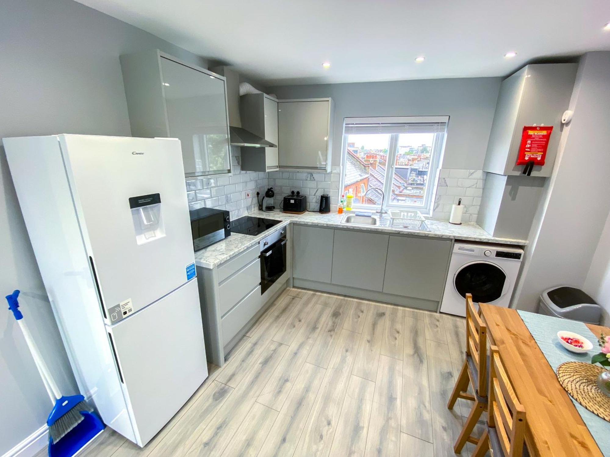 Large 1-Bedroom Flat, 5 Guest, London - F4 Екстериор снимка