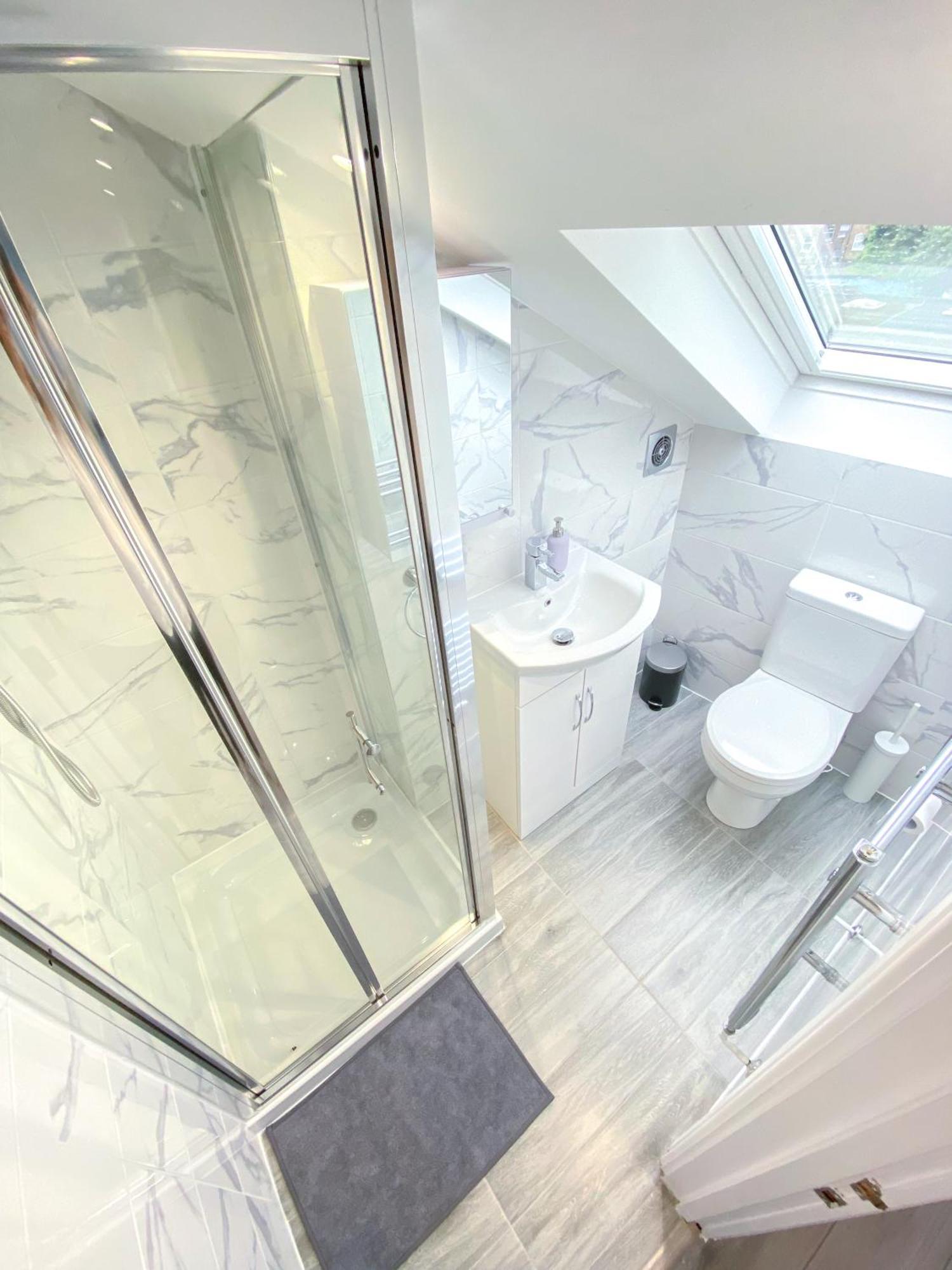 Large 1-Bedroom Flat, 5 Guest, London - F4 Екстериор снимка