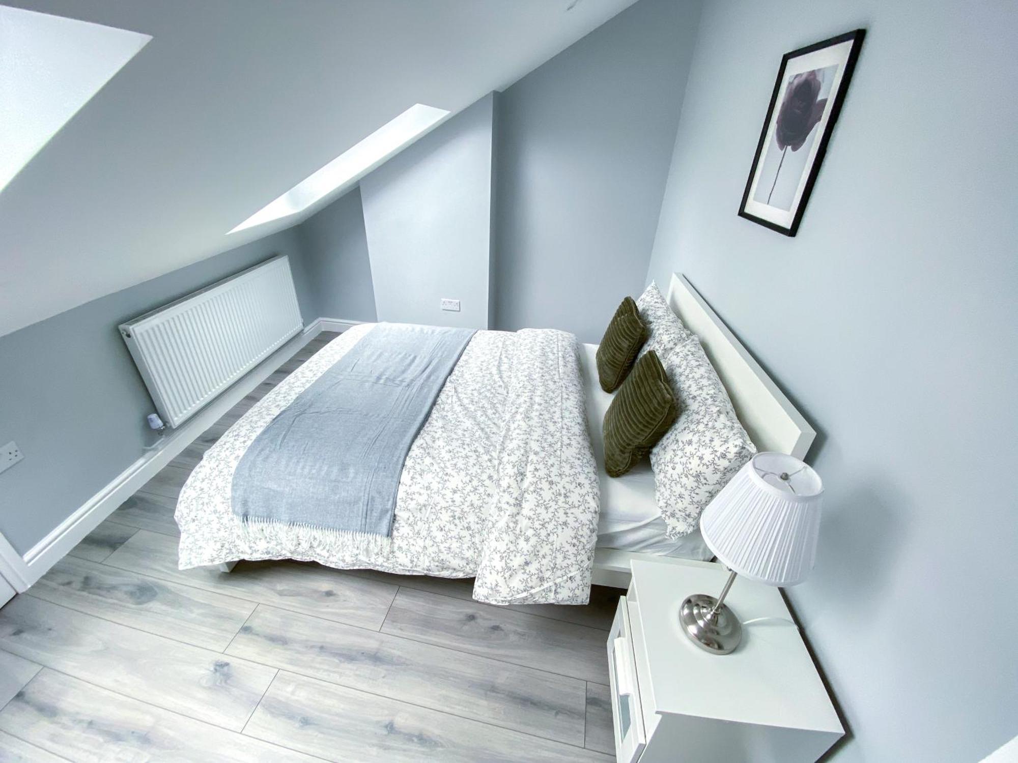 Large 1-Bedroom Flat, 5 Guest, London - F4 Екстериор снимка